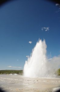 yellowstone_the_famous_fountain_geyser-jpg